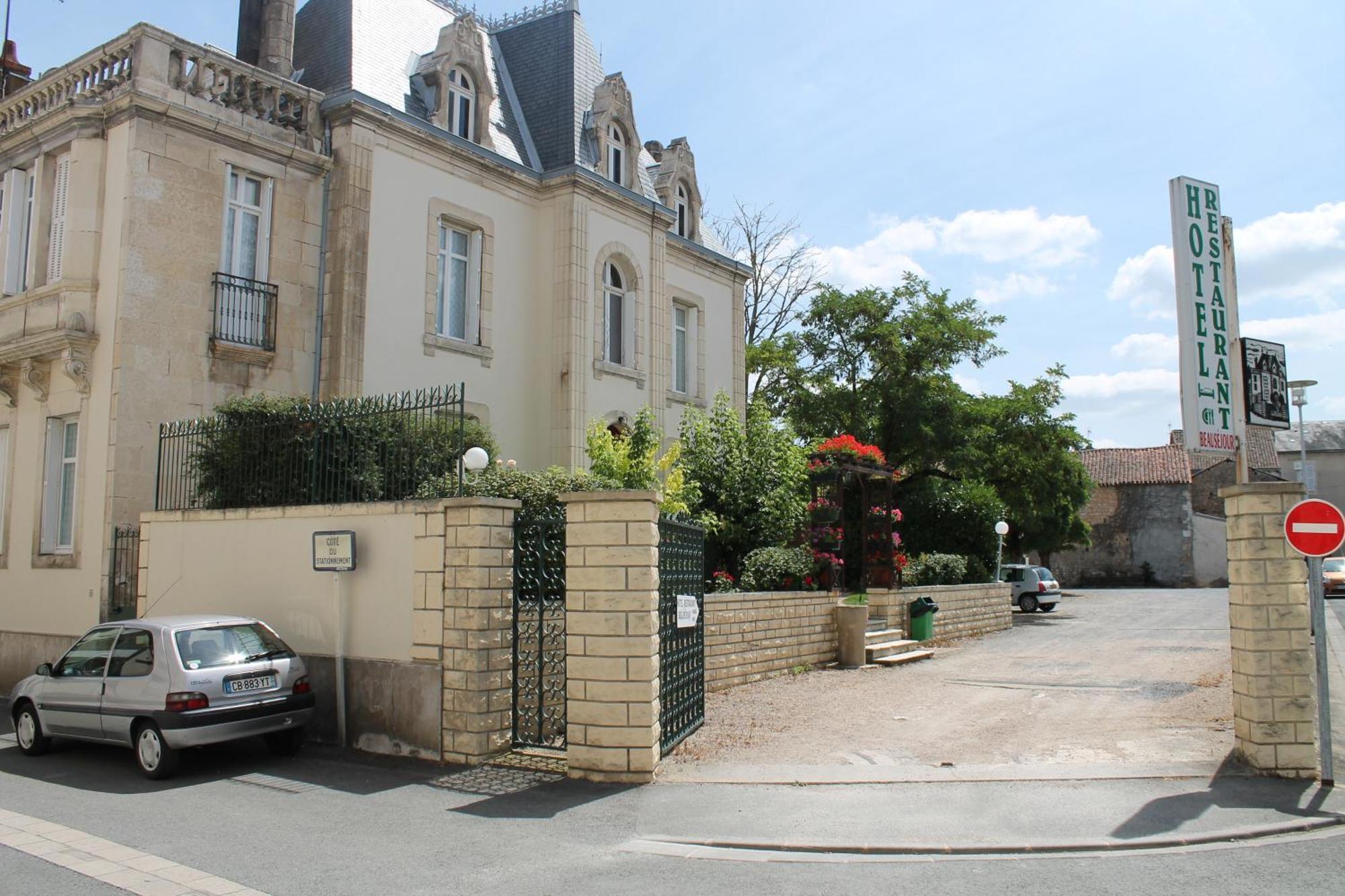 Logis Beauséjour Hotel